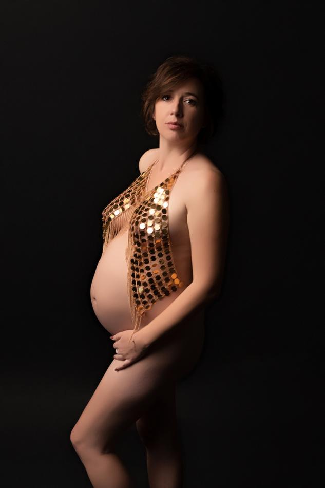 femme enceinte bijou doré